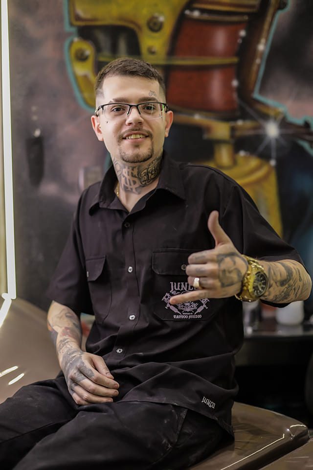 Gabriel Junco, Especialista em Realismo Preto e Cinza